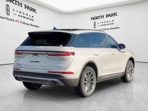 New 2026 Lincoln Corsair Premiere FWD image 3