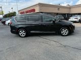 Used 2017 Chrysler Pacifica Touring-L Plus image 4