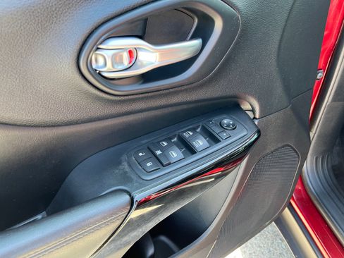 Certified 2020 Jeep Cherokee Latitude Plus AWD/4WD image 16