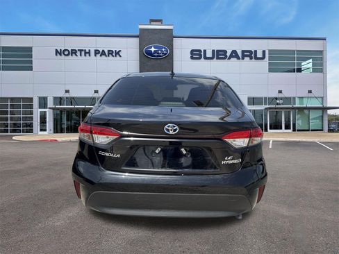 Used 2024 Toyota Corolla LE FWD image 4