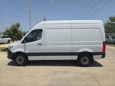 Used 2025 Mercedes-Benz Sprinter 2500 image 5