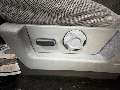 Used 2011 Ford F150 XLT w/ XLT Chrome Pkg image 12