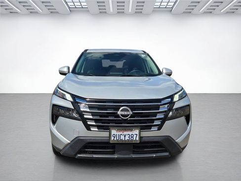 Used 2024 Nissan Rogue SV FWD image 2