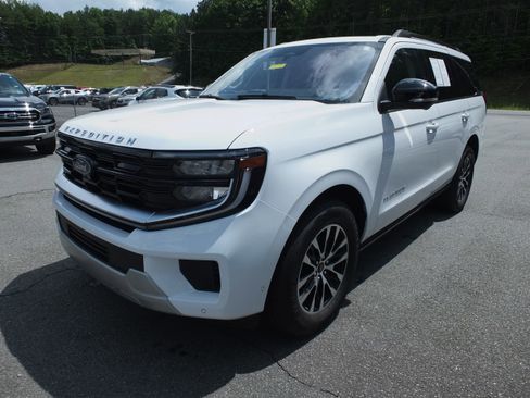 Used 2025 Ford Expedition Platinum AWD/4WD image 7
