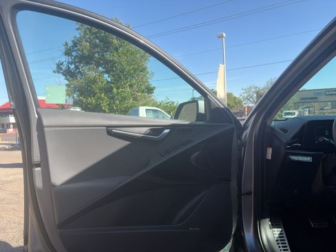 Used 2023 Kia Niro SX Touring FWD image 17