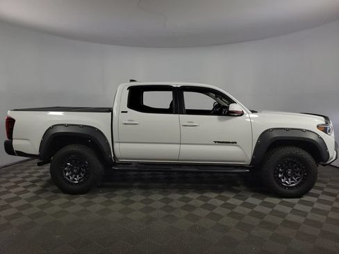 Used 2019 Toyota Tacoma SR5 AWD/4WD image 10