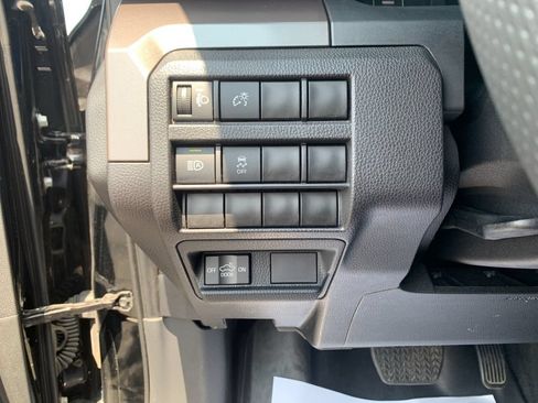 Used 2024 Toyota Tacoma SR5 AWD/4WD image 30