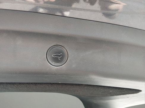 Used 2021 Tesla Model Y Long Range AWD/4WD image 18