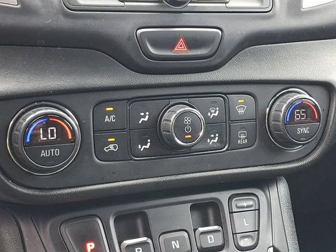 Certified 2020 GMC Terrain SLE w/ Driver Convenience Package AWD/4WD image 15