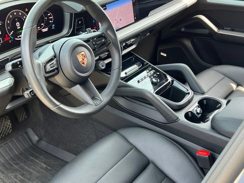 Used 2026 Porsche Cayenne E-Hybrid AWD/4WD image 4