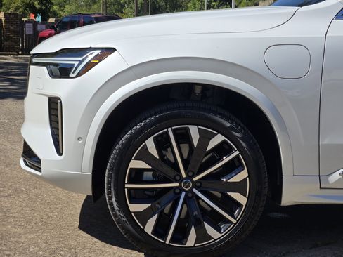 Certified 2025 Volvo XC90 T8 Plus w/ Protection Package Premier image 15