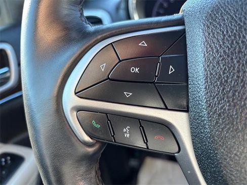 Used 2018 Jeep Grand Cherokee Limited image 16