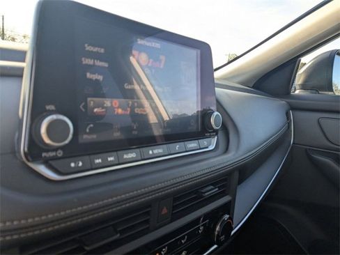 Used 2024 Nissan Rogue S image 28