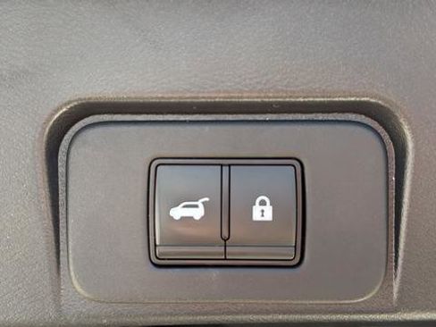 Used 2023 Nissan Rogue SV w/ SV Premium B Package image 27