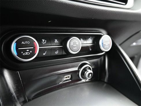 Used 2022 Alfa Romeo Stelvio Veloce image 15