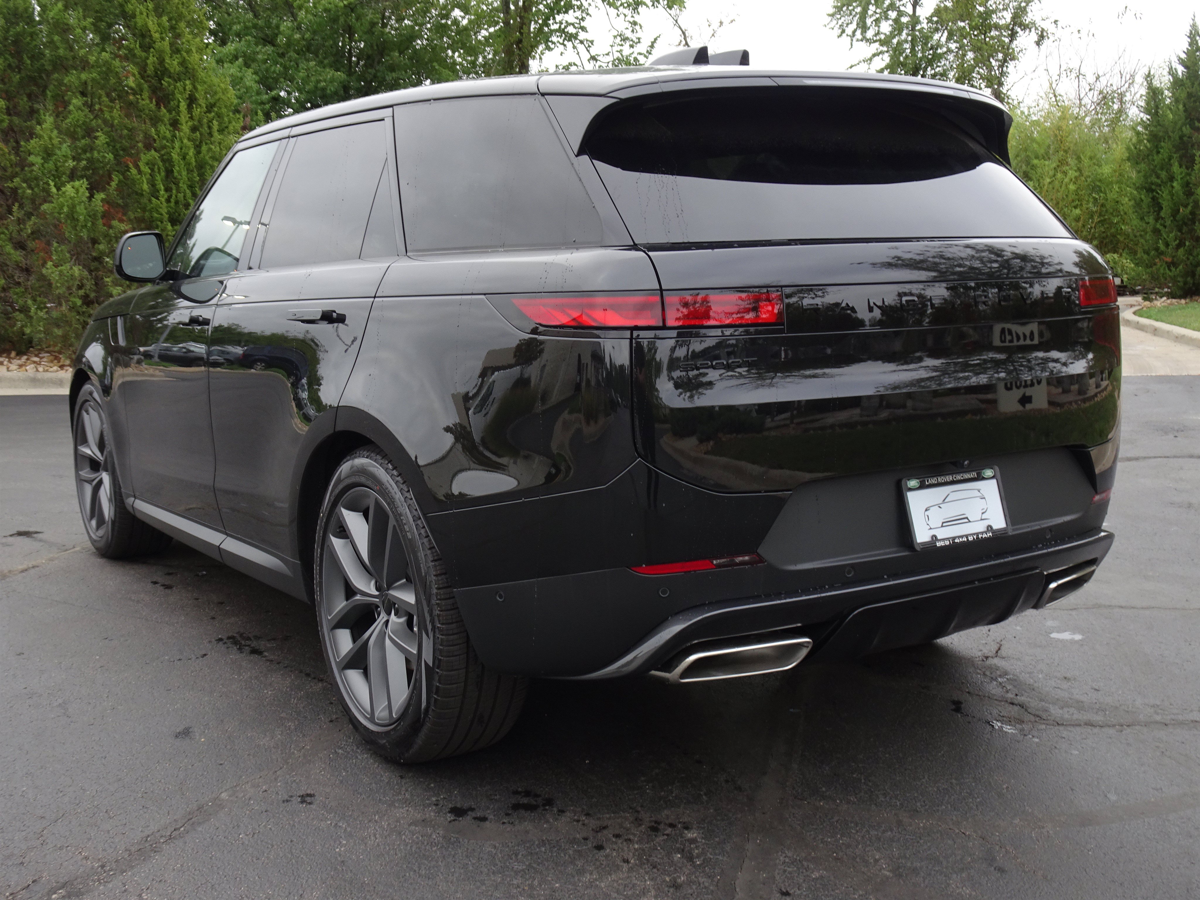 New 2027 Land Rover Range Rover Sport SE AWD/4WD image 4
