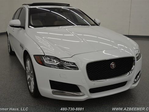 Used 2020 Jaguar XF Premium image 5