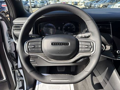 Used 2024 Jeep Wagoneer Series II w/ Flexible Seating Group image 28