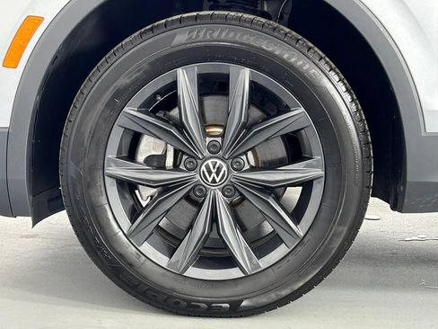 Used 2024 Volkswagen Tiguan SE AWD/4WD image 35
