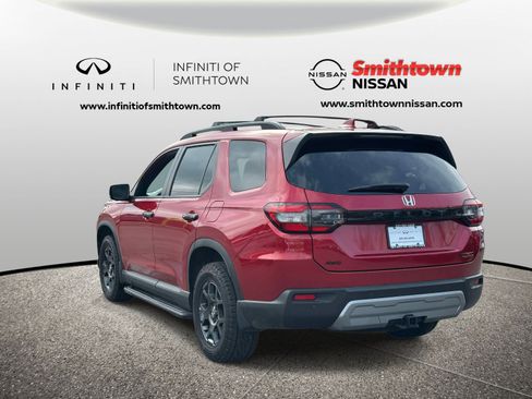 Used 2025 Honda Pilot TrailSport image 5