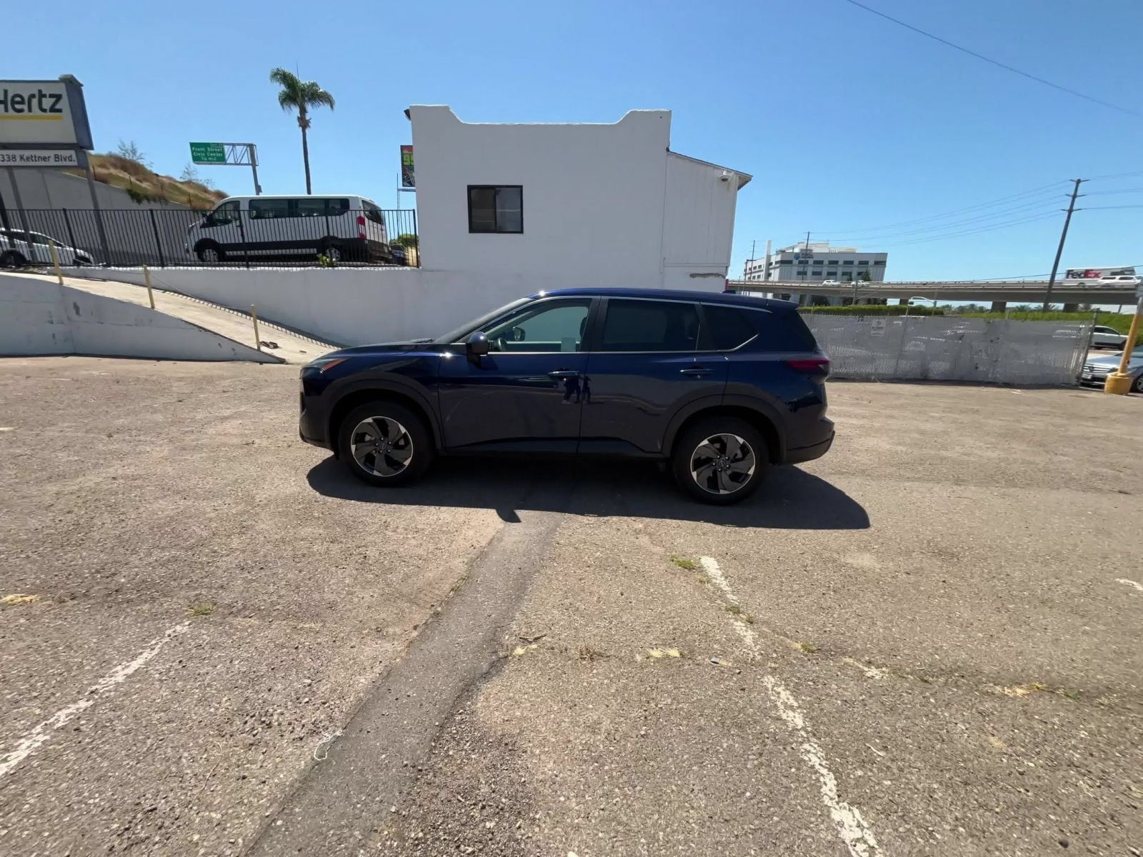 Used 2025 Nissan Rogue SV FWD image 15