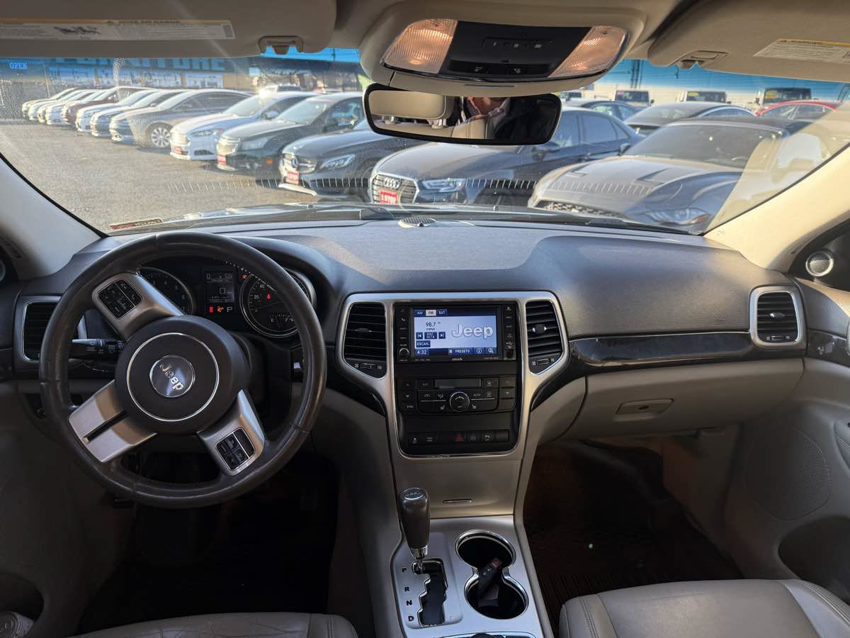 Used 2011 Jeep Grand Cherokee Laredo AWD/4WD image 10
