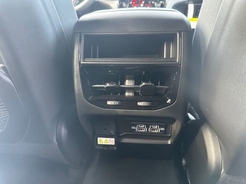 New 2025 Jeep Grand Cherokee Laredo X w/ Luxury Tech Group I AWD/4WD image 16