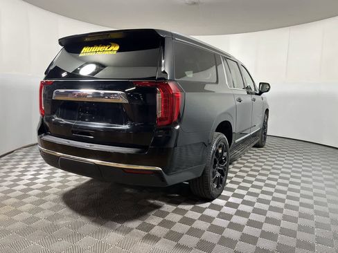 Used 2023 GMC Yukon XL SLT AWD/4WD image 8