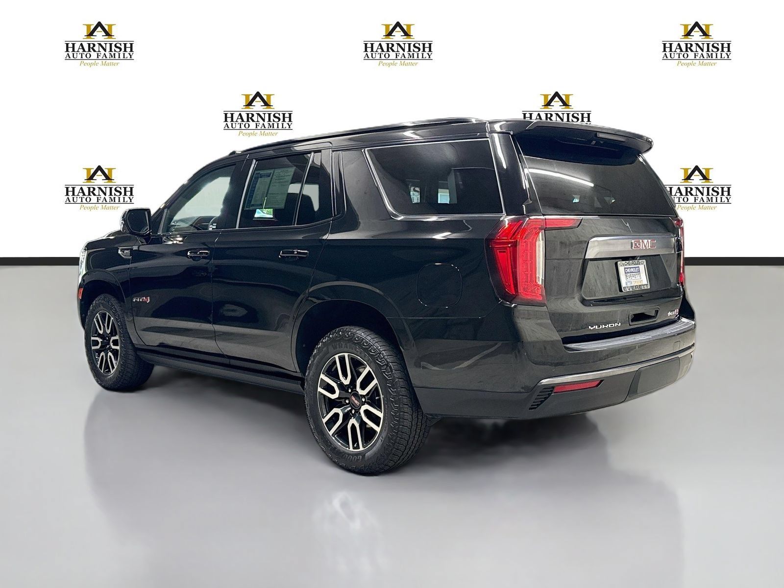 Used 2023 GMC Yukon AT4 w/ AT4 Premium Package AWD/4WD image 8