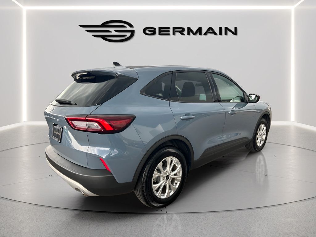 Certified 2025 Ford Escape Active w/ Cold Weather Package FWD image 9
