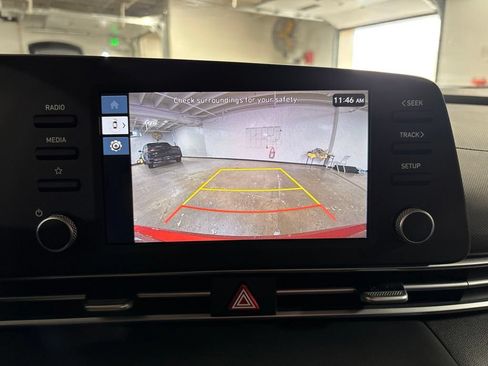 Certified 2025 Hyundai Elantra SE FWD image 18
