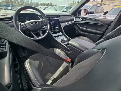 Certified 2025 Jeep Grand Cherokee Altitude image 15