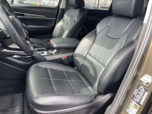 Used 2022 Kia Telluride EX w/ EX Premium Package image 18