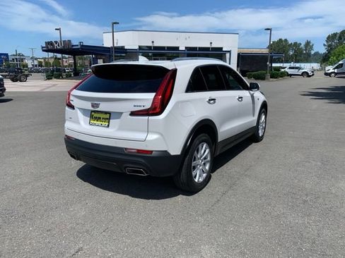 Used 2022 Cadillac XT4 Luxury w/ Cold Weather Package AWD/4WD image 7