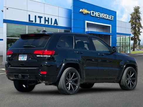 Used 2022 Jeep Grand Cherokee Laredo X AWD/4WD image 2