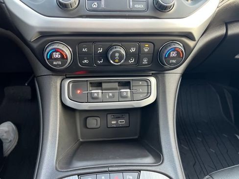 Certified 2023 GMC Acadia SLT w/ Elevation Edition image 18