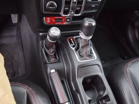 Used 2020 Jeep Wrangler Unlimited Rubicon w/ Dual Top Group AWD/4WD image 15