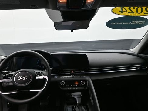 Certified 2024 Hyundai Elantra SEL image 27