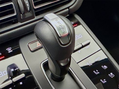 Used 2025 Porsche Macan image 22