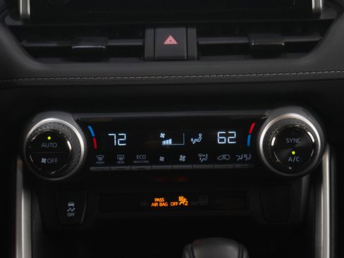 Used 2025 Toyota RAV4 LE AWD/4WD image 17