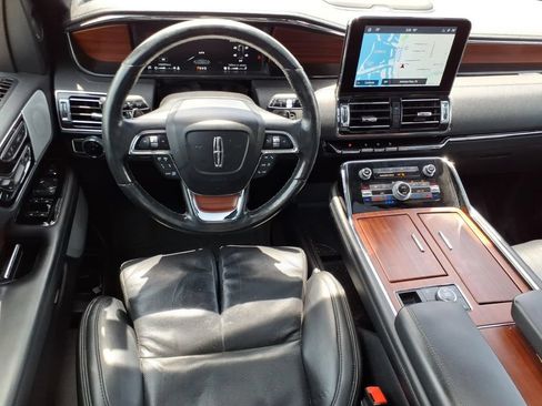 Used 2021 Lincoln Navigator Reserve w/ Luxury Package RWD image 9