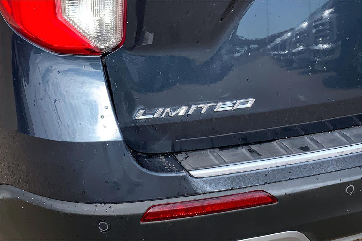 Used 2022 Ford Explorer Limited w/ Equipment Group 301A RWD image 10