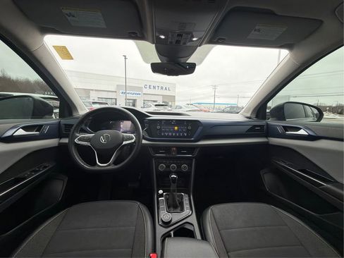 Certified 2023 Volkswagen Taos SE w/ Panoramic Sunroof Package image 27