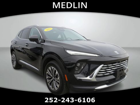 Used 2025 Buick Envision Preferred AWD/4WD image 2