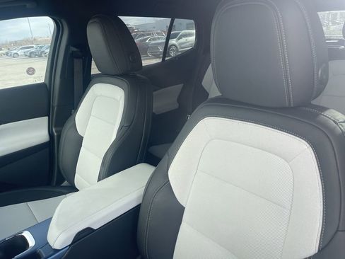 Used 2025 Chevrolet Equinox EV LT image 16