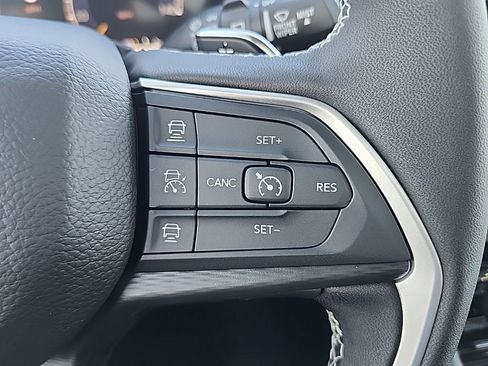 New 2025 Jeep Grand Cherokee Laredo X w/ Luxury Tech Group I image 28