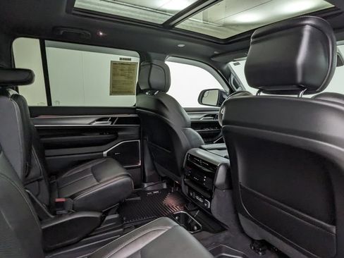 Used 2023 Jeep Wagoneer Series II AWD/4WD image 42