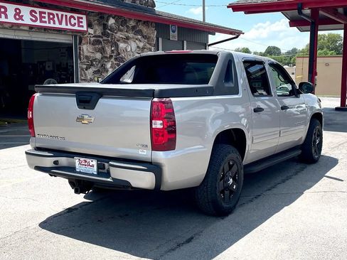 Used 2009 Chevrolet Avalanche LS AWD/4WD image 7