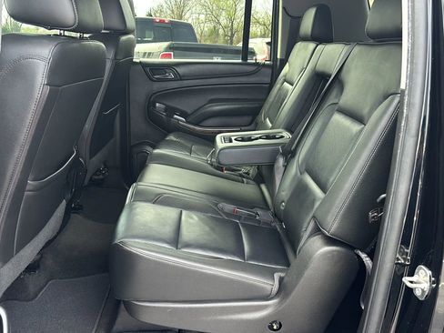 Used 2018 Chevrolet Suburban LT image 20