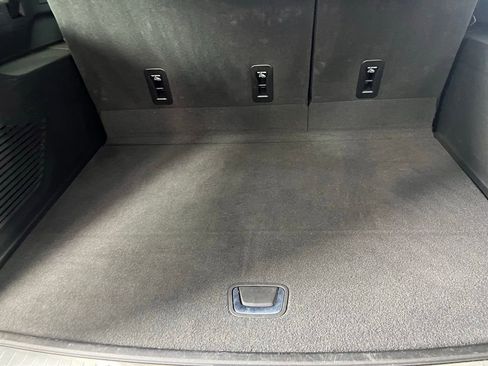 Used 2025 GMC Yukon XL Denali image 29